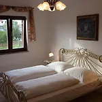Gasthuis Linet Garden 4*