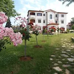 Linet Garden 4*