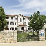 Pensión Linet Garden Funtana