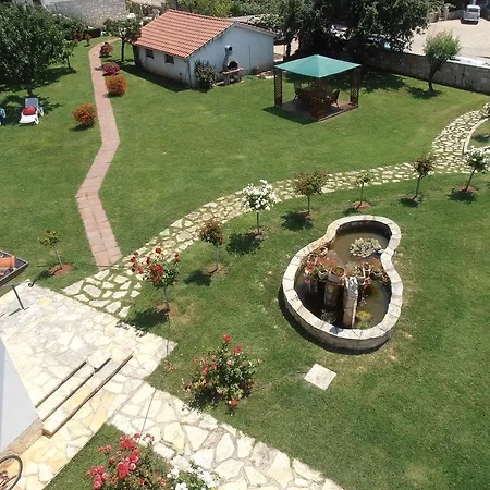 Linet Garden 招待所 4*