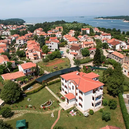 Linet Garden 4*