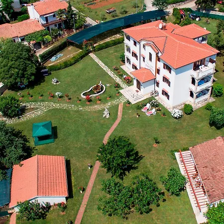 Linet Garden Πανσιόν