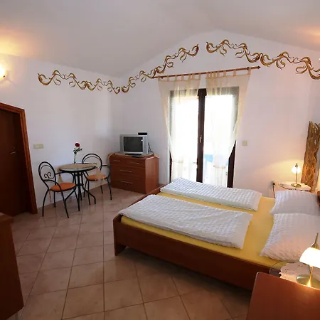 Linet Garden Vendégház Funtana