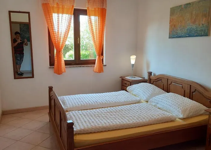 Konukevi Linet Garden Funtana