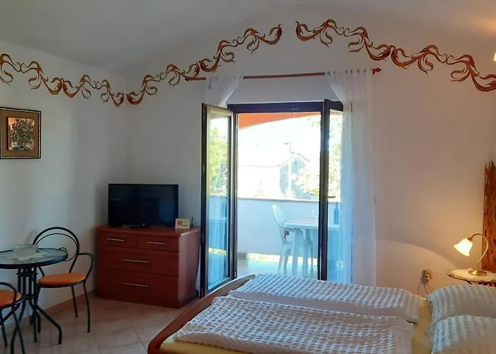 Konukevi Linet Garden Funtana