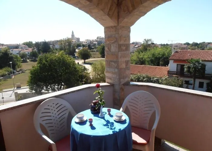 Konukevi Linet Garden Funtana