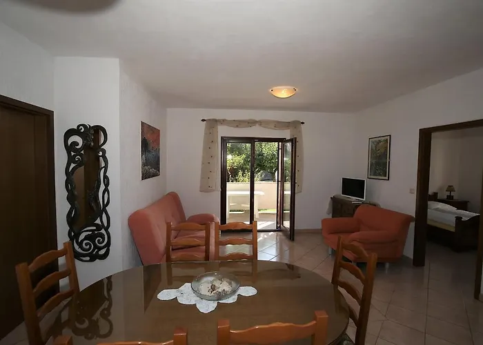 Konukevi Linet Garden Funtana