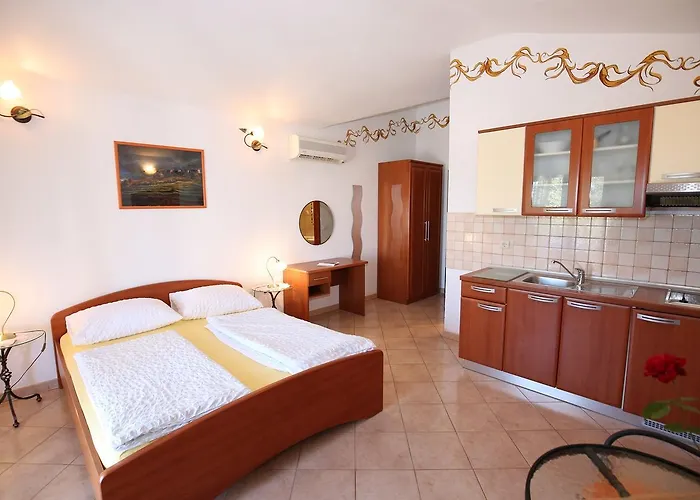 Villa Linet Garden Gostinjska kuća