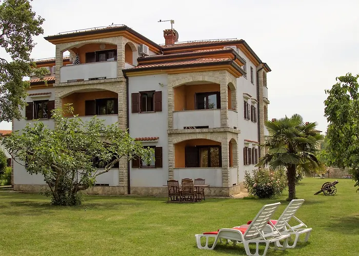 Linet Garden Konukevi Funtana