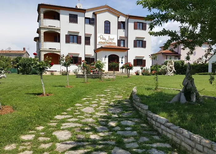 Konukevi Linet Garden Funtana